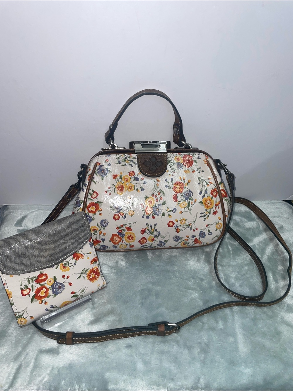 Patricia Nash ‘Gracchi’ Satchel W/Wallet